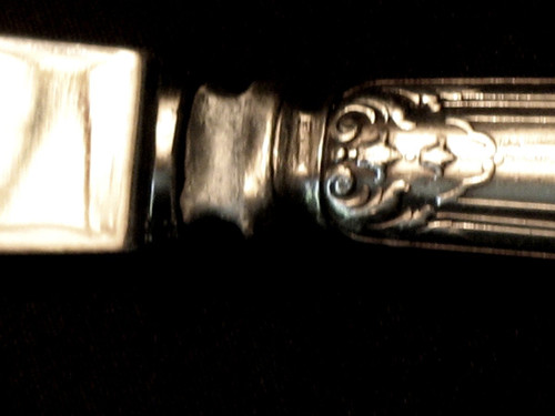 24 silver plated knives with shell decor from Pradel Goléo in Montpellier