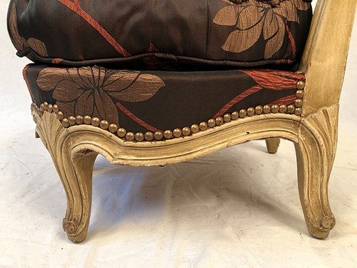 Chauffeuse de style Louis XV, bois laqué crème, XXe