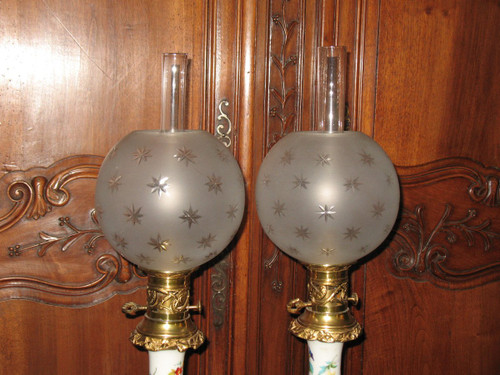 Pair of large lamps in Paris porcelain and gilded bronze, 19th century