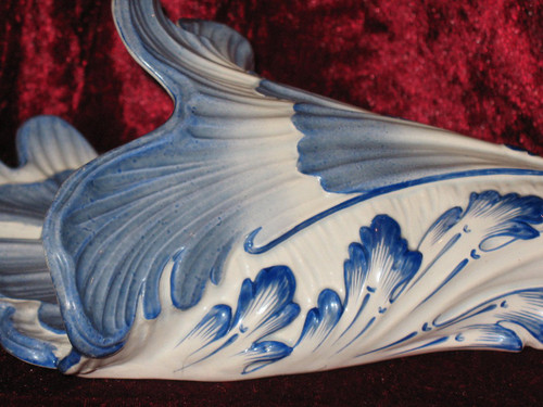 Bouquetière da parete in maiolica di Gien, XIX secolo
