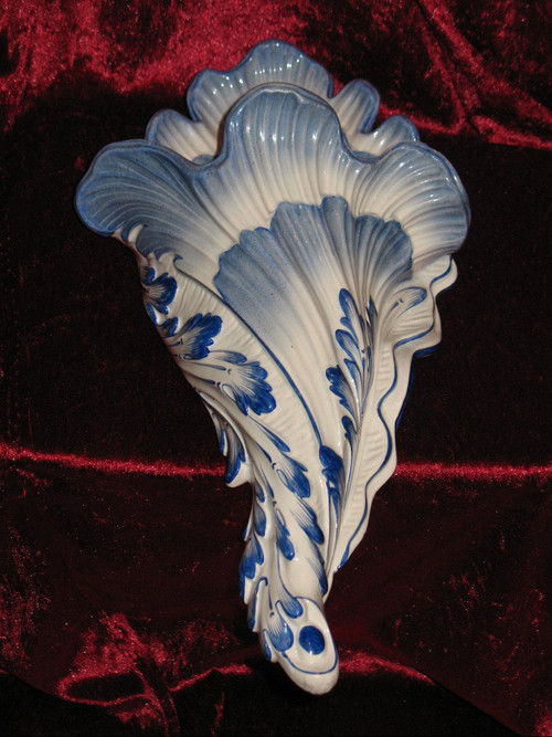 Bouquetière da parete in maiolica di Gien, XIX secolo