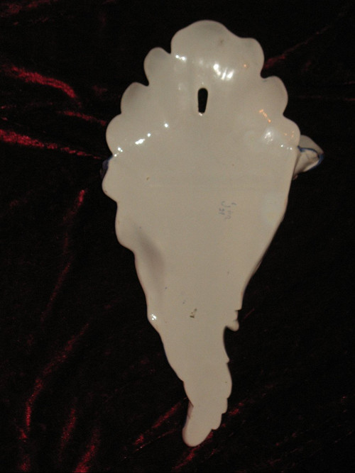 Bouquetière da parete in maiolica di Gien, XIX secolo