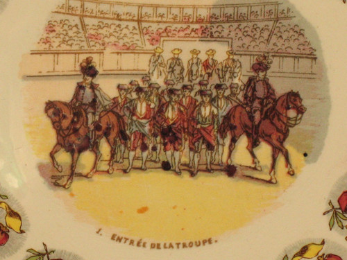 Suite di 12 piatti in terracotta di Sarreguemines sulla corrida in Spagna, XIX secolo