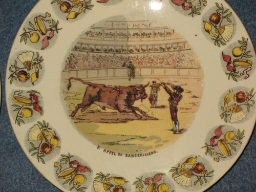 Suite di 12 piatti in terracotta di Sarreguemines sulla corrida in Spagna, XIX secolo
