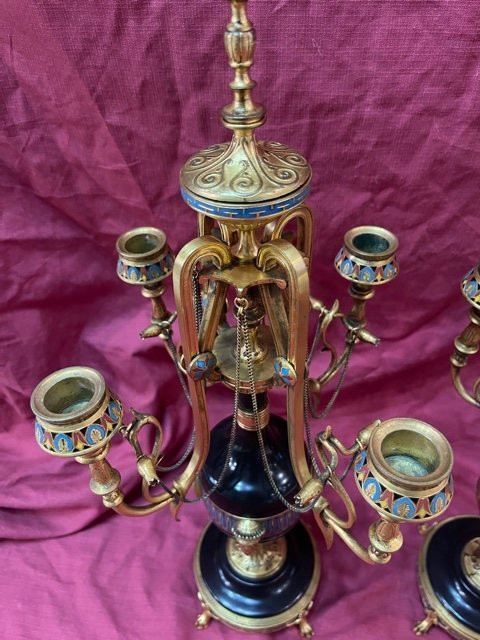 Coppia di candelieri in bronzo dorato smaltato Ferdinand BARBEDIENNE e Louis Constant SEVIN