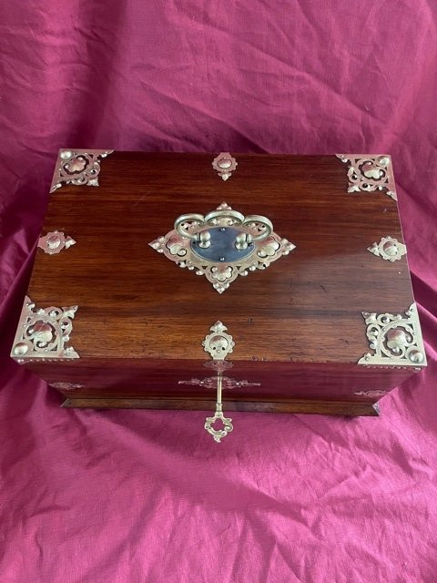 Imposing Antique Chest In Solid Mahogany 19th C