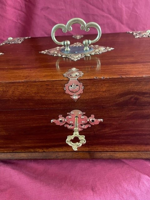 Imposing Antique Chest In Solid Mahogany 19th C
