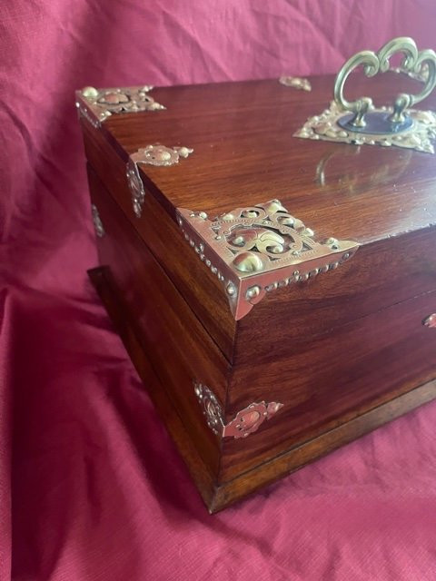 Imposing Antique Chest In Solid Mahogany 19th C