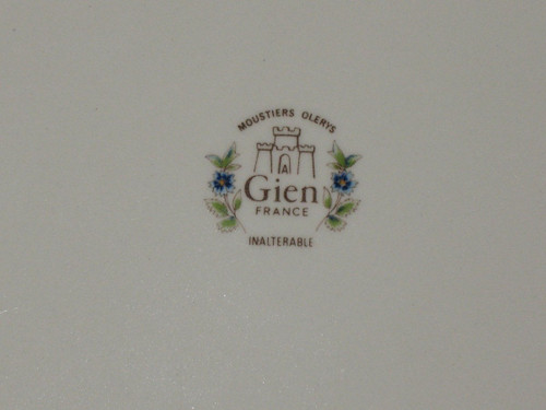 Servizio da tavola in terracotta di Gien, decoro Moustiers Olérys, 105 pezzi