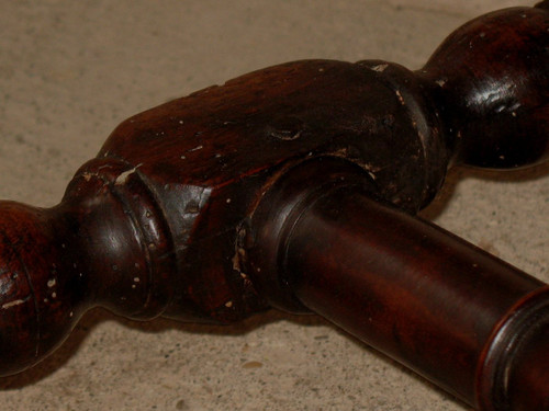 Coppia di poltrone Luigi XIII in noce con arazzo floreale e uccelli XVII secolo