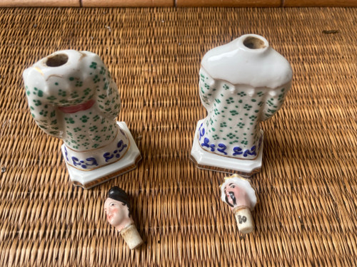 Paire de flacons en porcelaine de Paris