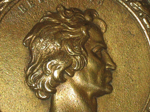 Paire de médaillons en bronze de style Louis XVI à l'effigie de Mozart et Beethoven époque 19ème
