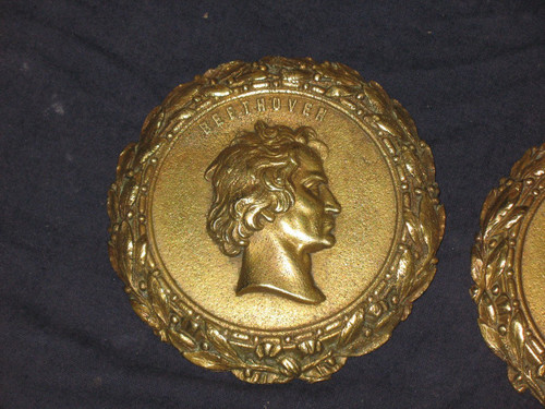 Paire de médaillons en bronze de style Louis XVI à l'effigie de Mozart et Beethoven époque 19ème