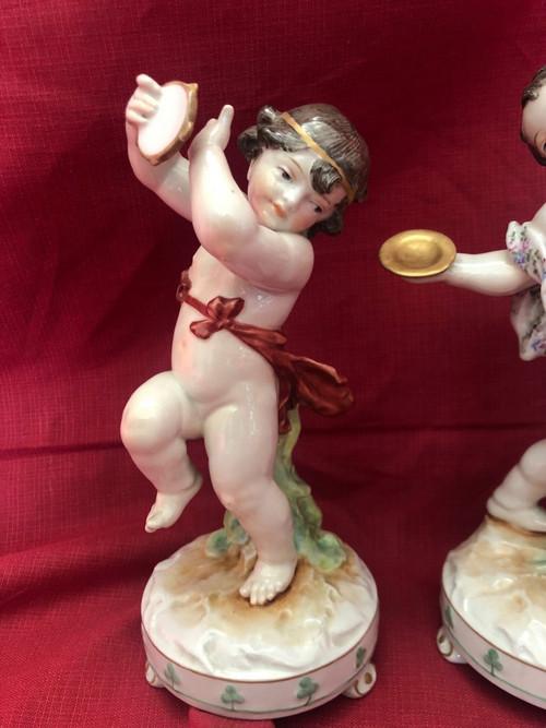 Coppia di statue di cherubini in porcellana tedesca del XIX sec.
