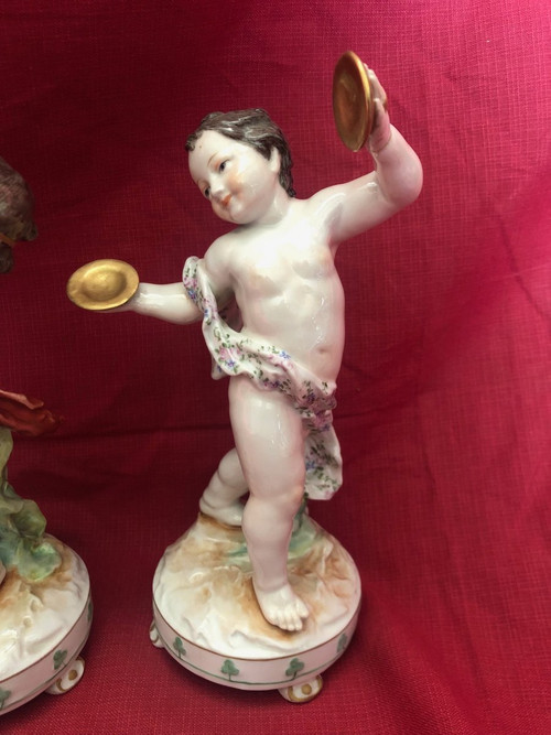 Coppia di statue di cherubini in porcellana tedesca del XIX sec.