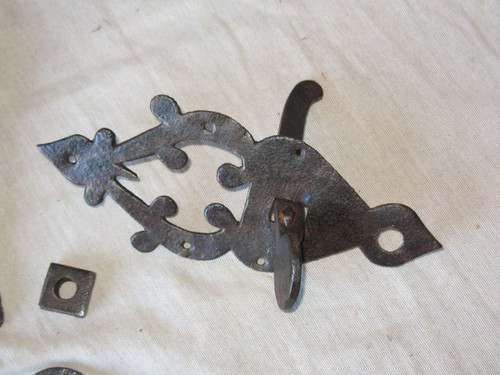 Marteau heurtoir de porte en fer forgé complet époque  18ème