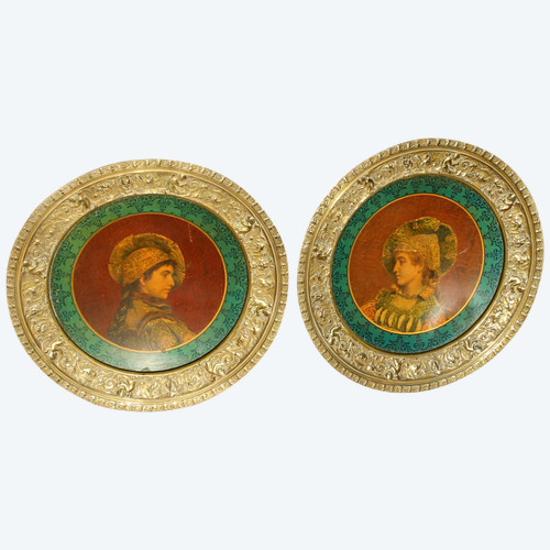Pair of large tondos bronze frames in the Renaissance style, 19th century