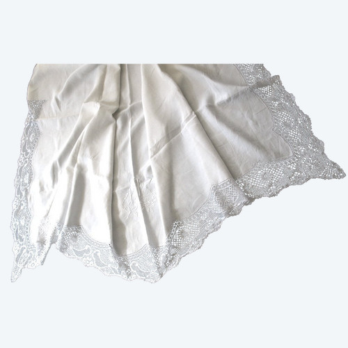 Grande drappo nuziale in filo metallico con bordo largo e retro in pizzo a fuselli inizio '900