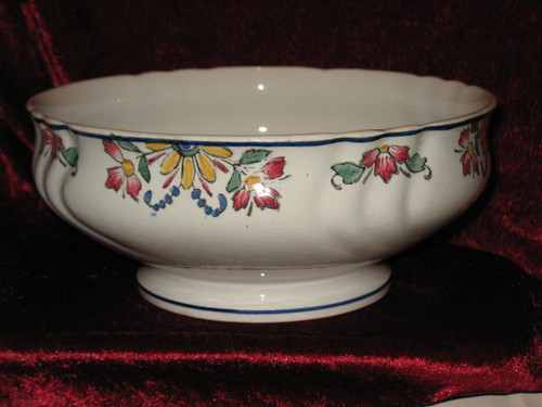 Earthenware table service from Longwy decorated with a floral basket of 101 pieces