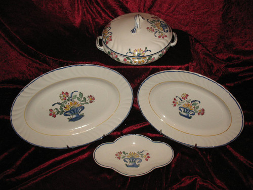 Earthenware table service from Longwy decorated with a floral basket of 101 pieces