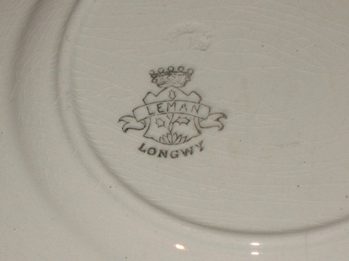 Earthenware table service from Longwy decorated with a floral basket of 101 pieces
