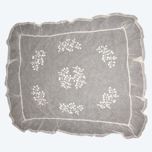 Small tablecloth in white embroidery on tulle, 19th century