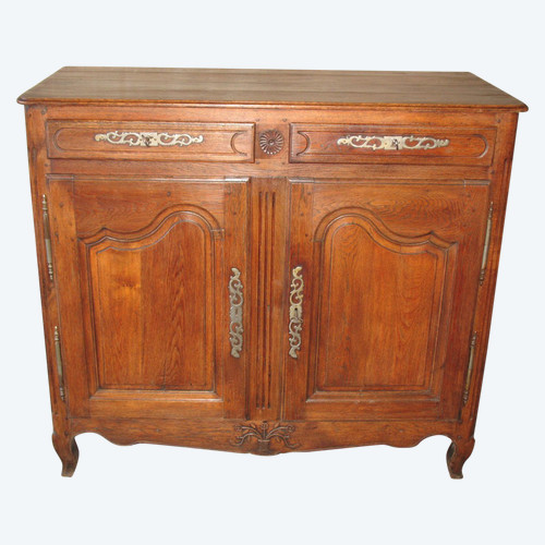 Credenza bassa in rovere modellato e scolpito in stile Luigi XV, XIX secolo