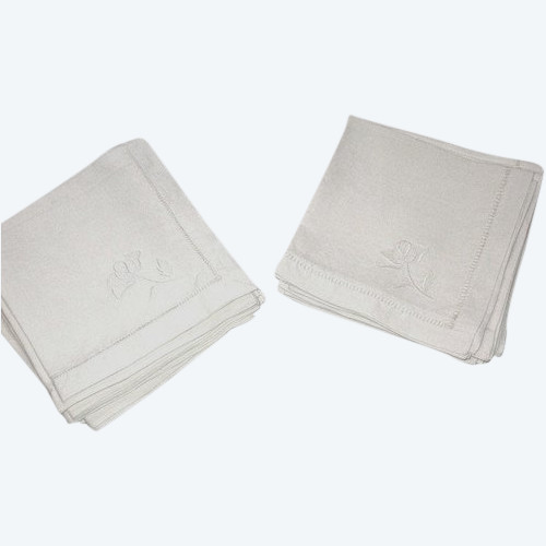 Nappe en broderie blanche et jours avec ses 12 serviettes