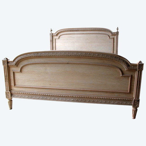Letto in stile Luigi XVI in legno di faggio intagliato del XIX secolo