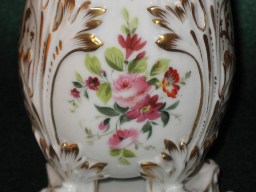 Vaso in porcellana parigina con decorazione floreale del periodo della Restaurazione del XIX secolo nello stile di Jacob Petit
