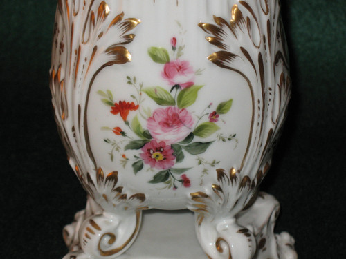 Vaso in porcellana parigina con decorazione floreale del periodo della Restaurazione del XIX secolo nello stile di Jacob Petit