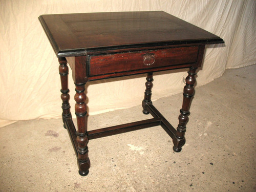 Table à écrire bureau époque Louis XIV en noyer Origine Périgord 17ème