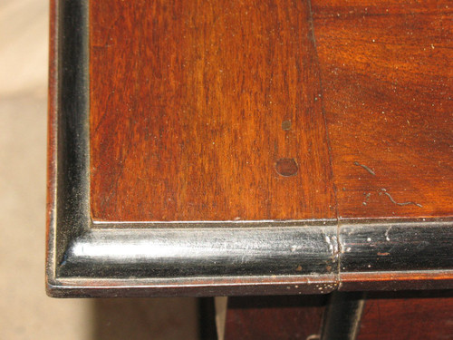Table à écrire bureau époque Louis XIV en noyer Origine Périgord 17ème