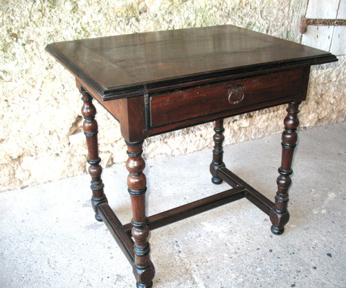 Table à écrire bureau époque Louis XIV en noyer Origine Périgord 17ème