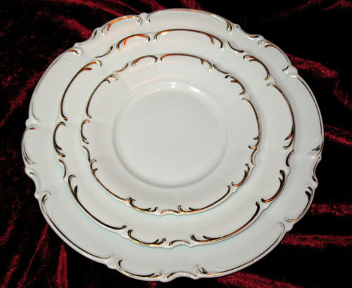 Porcelain dinner service in the Louis XV style from the 20th century