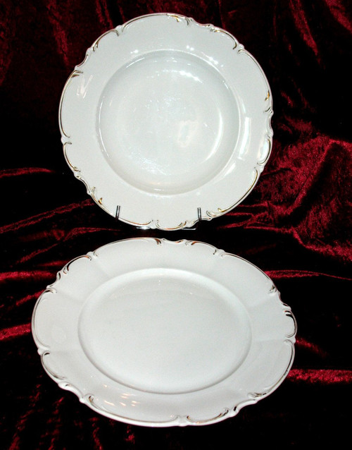 Porcelain dinner service in the Louis XV style from the 20th century