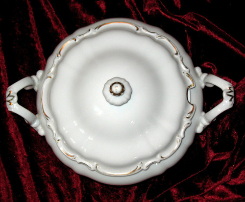 Porcelain dinner service in the Louis XV style from the 20th century