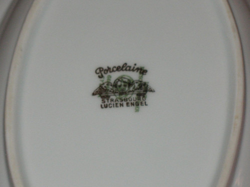 Porcelain dinner service in the Louis XV style from the 20th century