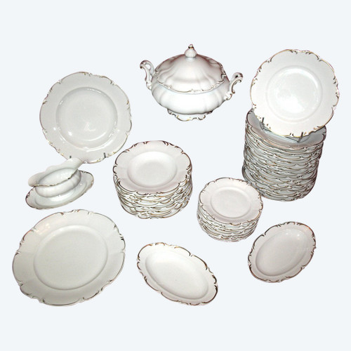 Porcelain dinner service in the Louis XV style from the 20th century