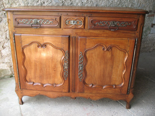 Buffet d'époque Régence à 2 portes et 3 tiroirs Origine Saintonge époque 18ème