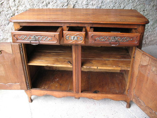 Buffet d'époque Régence à 2 portes et 3 tiroirs Origine Saintonge époque 18ème