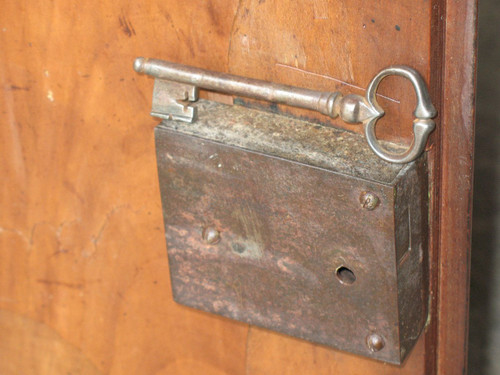 Buffet d'époque Régence à 2 portes et 3 tiroirs Origine Saintonge époque 18ème