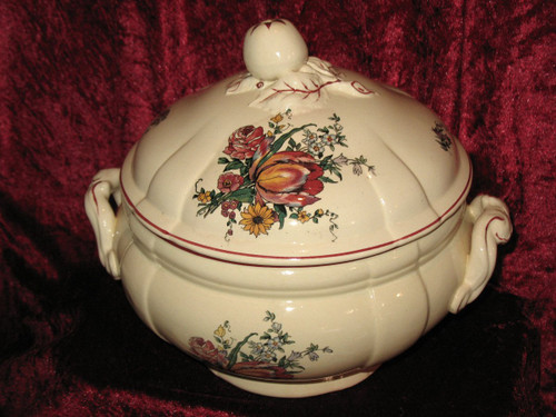 Sarreguemines earthenware dinner service with Lorraine decor