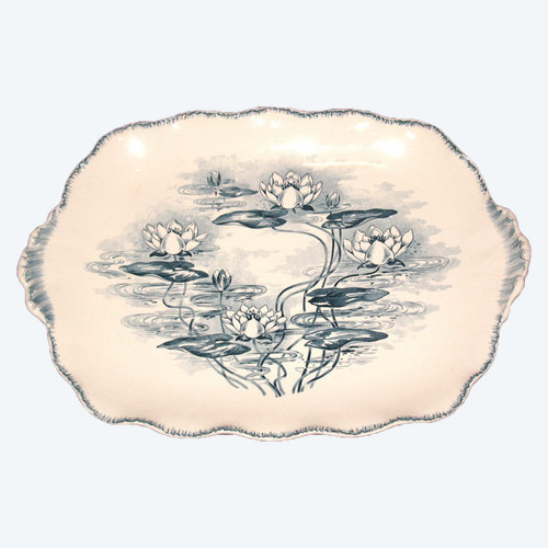 Sarreguemines earthenware platter or tray decorated with water lilies from the 19th century