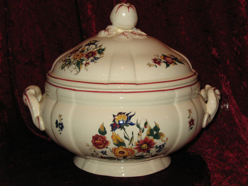 Sarreguemines earthenware dinner service with floral decoration from the 20th century