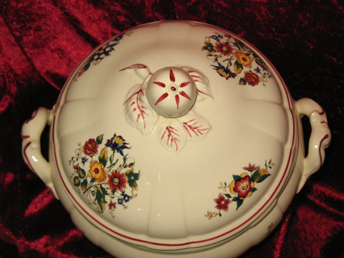 Sarreguemines earthenware dinner service with floral decoration from the 20th century
