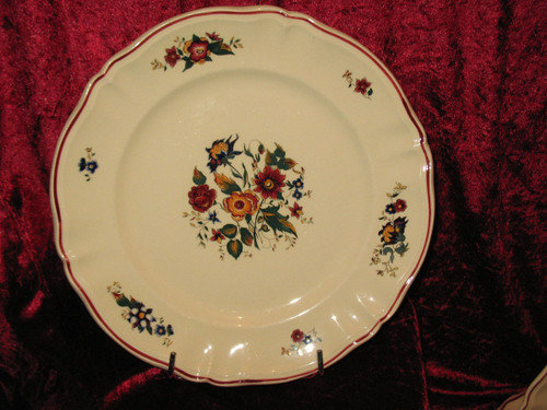 Sarreguemines earthenware dinner service with floral decoration from the 20th century
