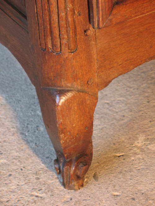 Geschnitzter Hochzeitsschrank aus Eiche 19. Jahrhundert Herkunft Normandie