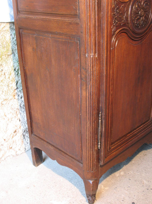 Geschnitzter Hochzeitsschrank aus Eiche 19. Jahrhundert Herkunft Normandie