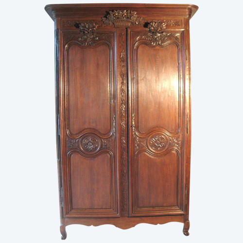 Armoire nuziale in rovere intagliato della Normandia del XIX secolo